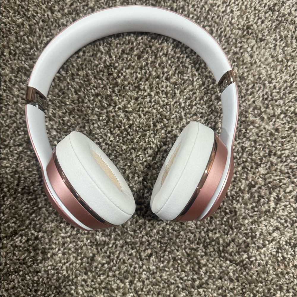 Rose gold Beats by Dr. Dre